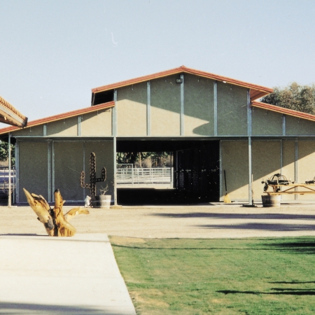 Raised Center Barn by MD Barnmaster